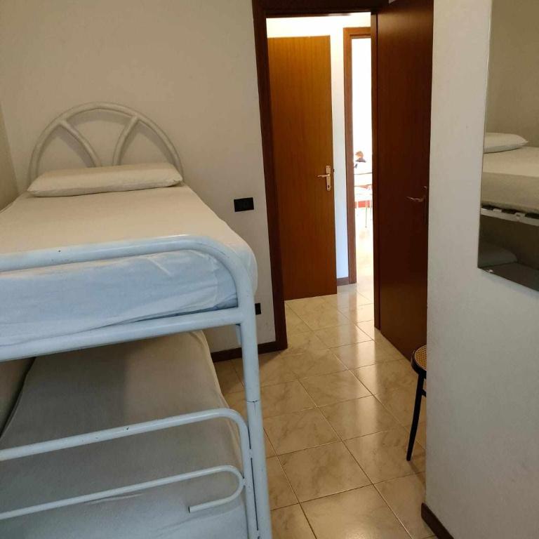 Residence MokyA1-piscina, WiFi, giardino, garage - Camera Matrimoniale Deluxe (2 Adulti + 1 Bambino) - 10