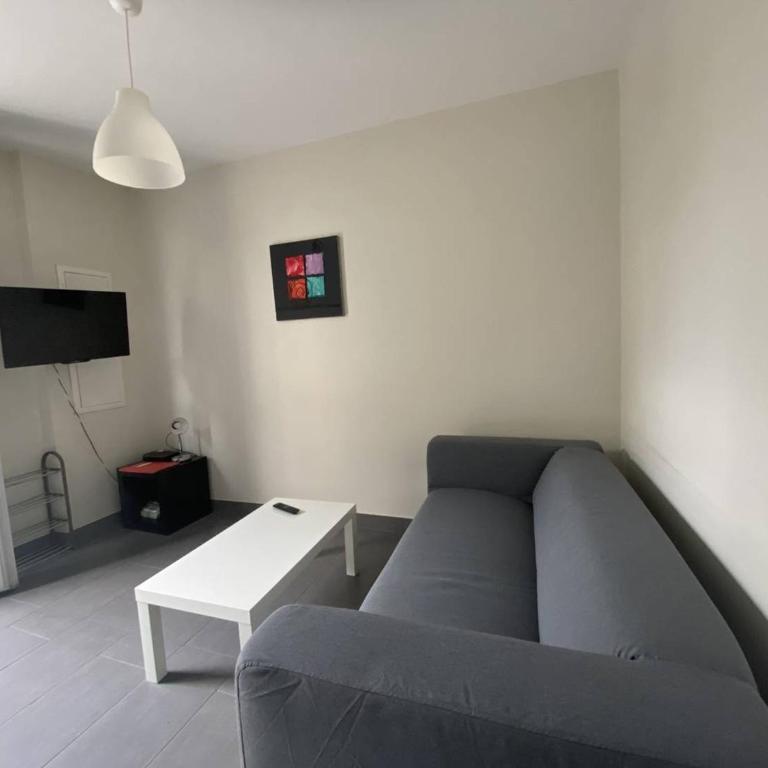 T1 bis avec Terrasse, Parking, WiFi et Animaux admis à Cambo-les-Bains - Appartamento con 1 Camera da Letto - 14