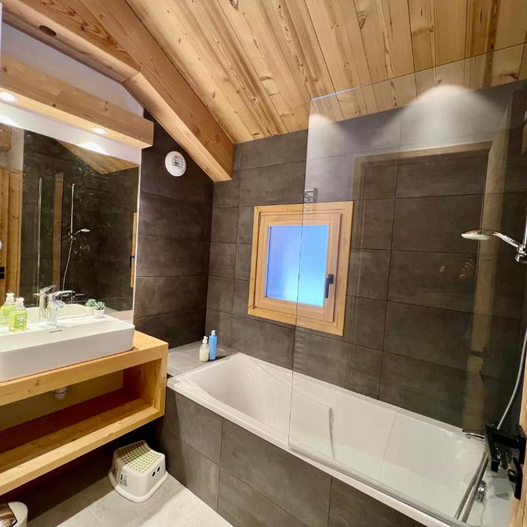 Chalet Neuf 12 pers Ski au pied, Cinéma - Superior Chalet - 5