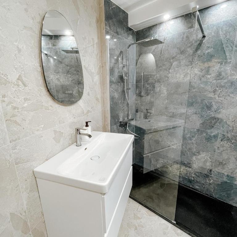 Appartement de luxe climatisé, parking & 2 balcons - Appartement 2 Chambres - 7