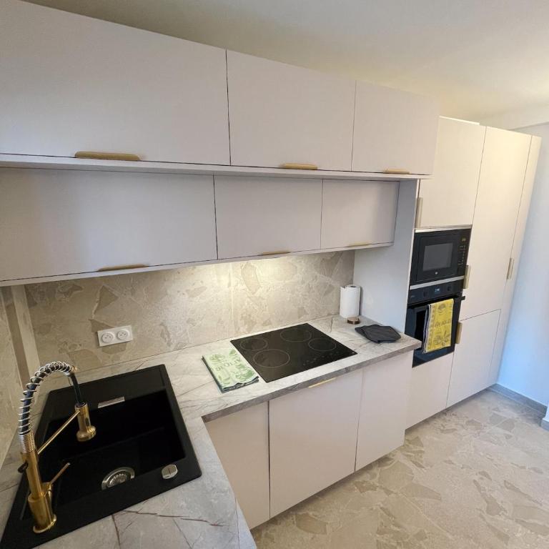 Appartement de luxe climatisé, parking & 2 balcons - Appartement 2 Chambres - 13