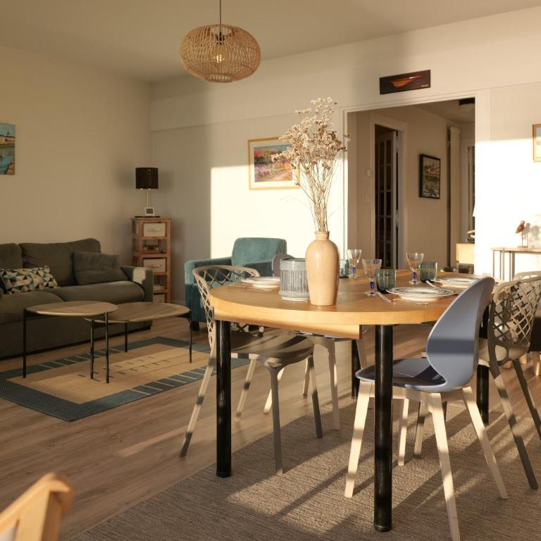 Appartement avec vue imprenable sur la baie des Sables d'Olonne et le chenal - 4 personnes - Two-Bedroom Apartment with Ocean View - 2