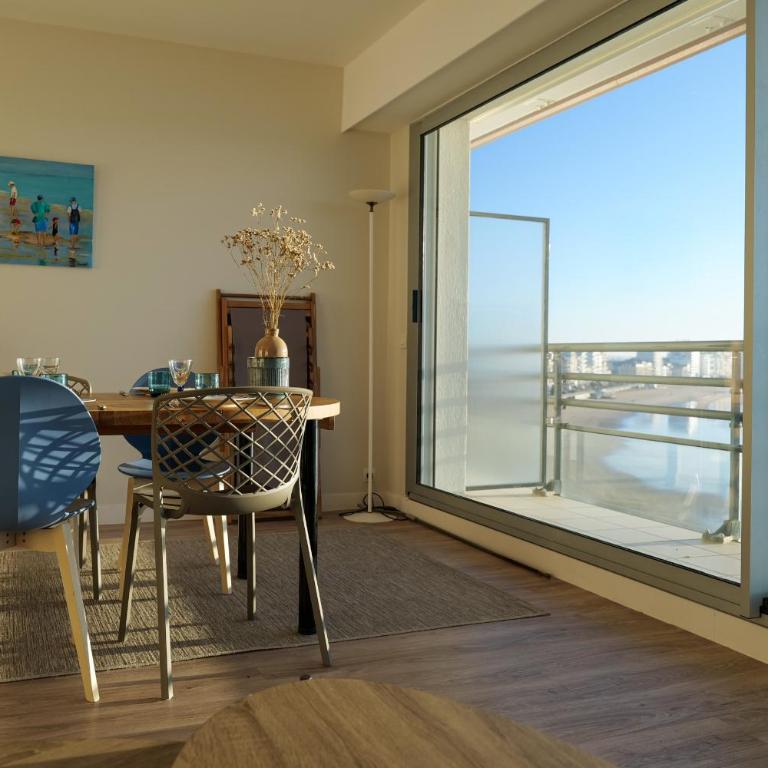 Appartement avec vue imprenable sur la baie des Sables d'Olonne et le chenal - 4 personnes - Two-Bedroom Apartment with Ocean View - 13