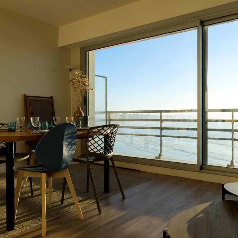 Appartement avec vue imprenable sur la baie des Sables d'Olonne et le chenal - 4 personnes - Two-Bedroom Apartment with Ocean View - 17