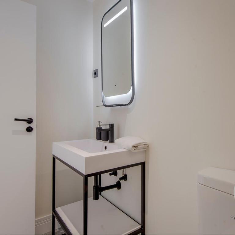 Malasaña exclusiva para 4, ven a San Bernardo 20 E3 - One-Bedroom Apartment - 19