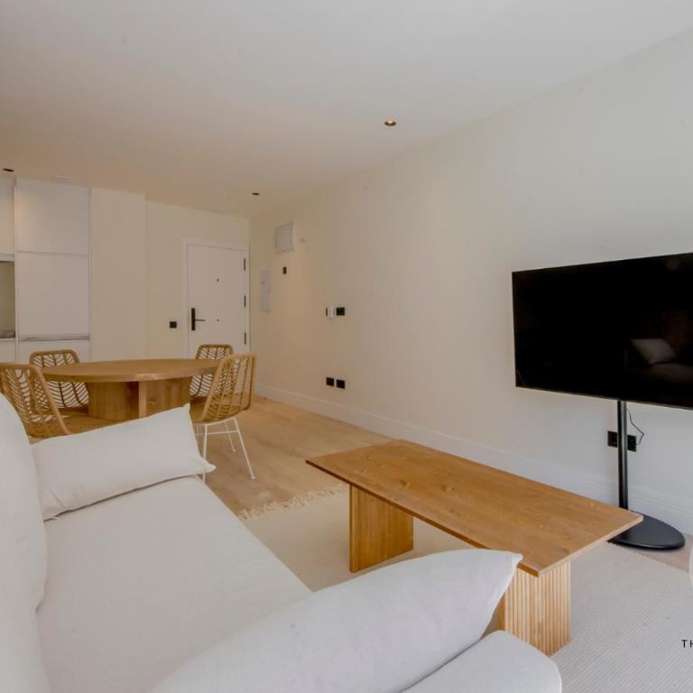 Malasaña exclusiva para 4, ven a San Bernardo 20 E3 - One-Bedroom Apartment - 23