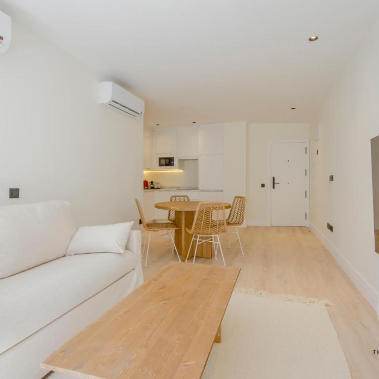 Malasaña exclusiva para 4, ven a San Bernardo 20 E3 - One-Bedroom Apartment - 10