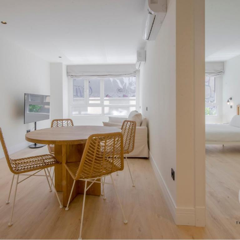 Malasaña exclusiva para 4, ven a San Bernardo 20 E3 - One-Bedroom Apartment - 11