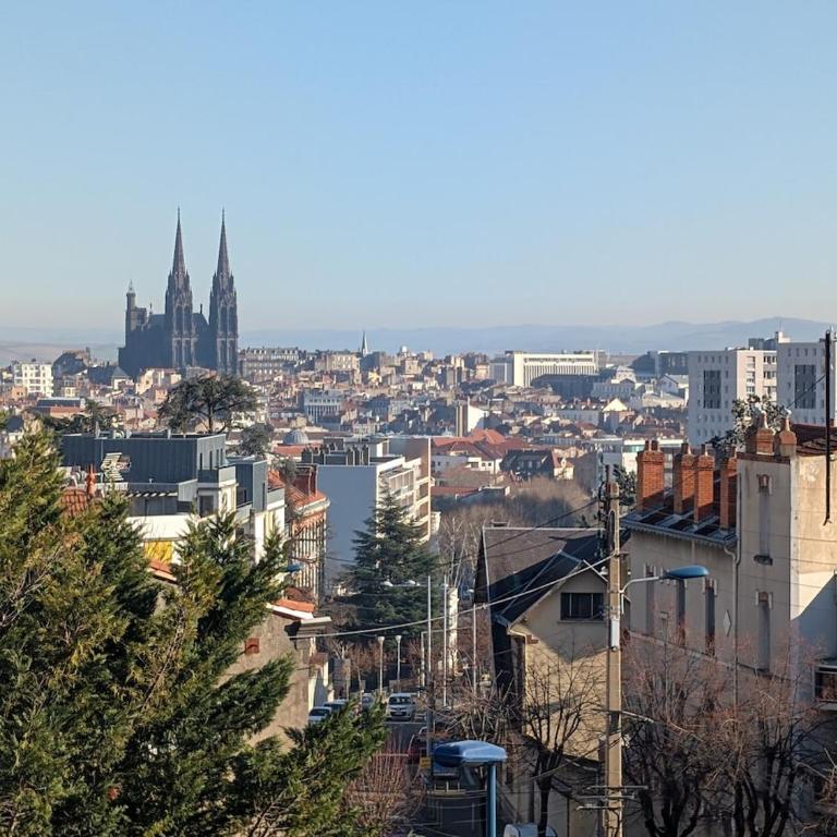 L'appart le 19 , F3 proche centre vue cathédrale, 2 chambres - Apartment mit 2 Schlafzimmern - 32