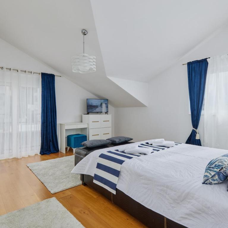 Bayview Apartments Tivat Montenegro - Two-Bedroom Apartment with Sea View - 5