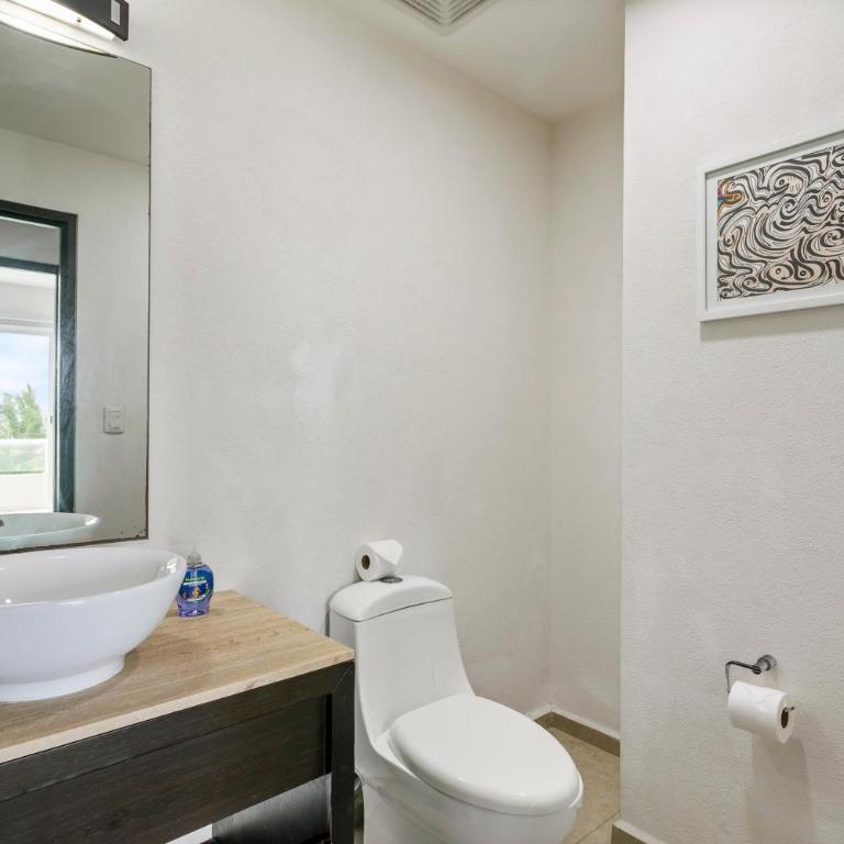 Spacious 3BD Apartment with Pool & Beach in Cancun - Three-Bedroom Apartment - 10