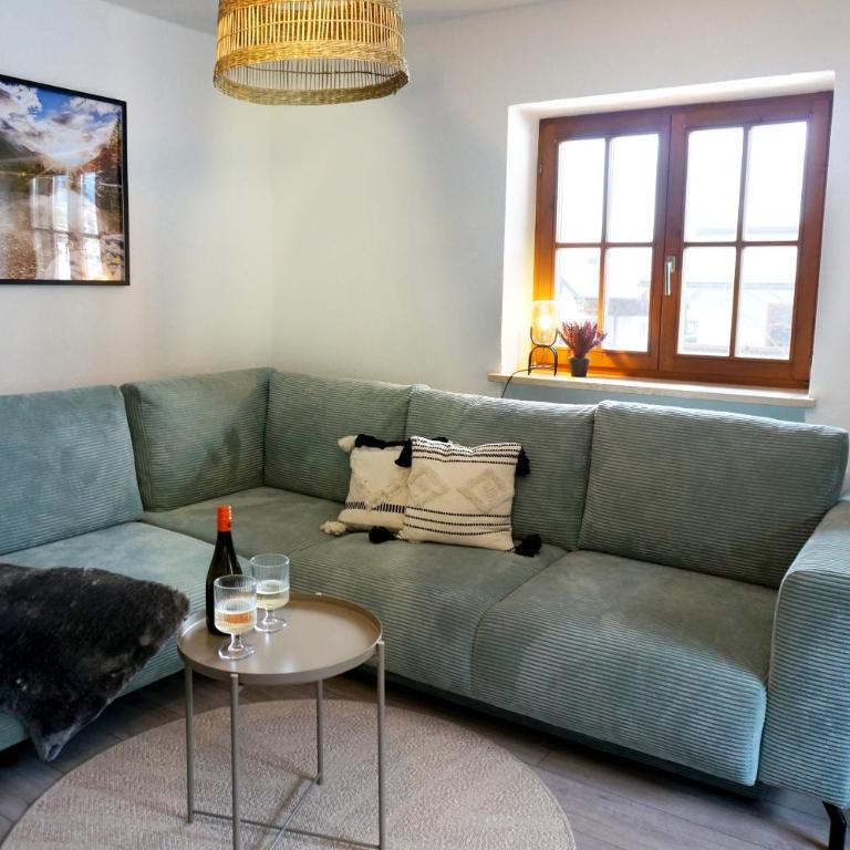 BERG & WALD Ferienwohnungen - Apartment mit 1 Schlafzimmer, Balkon und Bergblick - 2