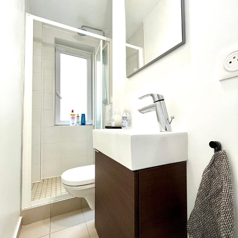 Eiffel Tower - Cosy Studio - One-Bedroom Apartment - 6