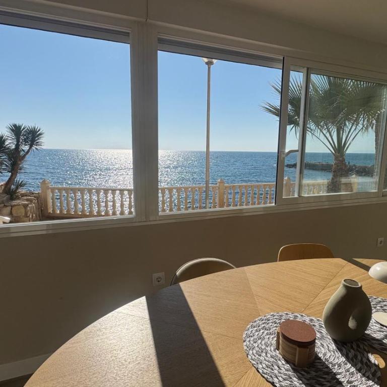 Exclusivas vistas al Mar Mediterraneo con terraza By Turihome - Three-Bedroom Apartment - 4