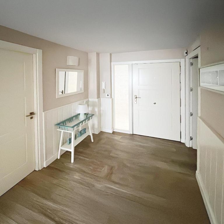Exclusivas vistas al Mar Mediterraneo con terraza By Turihome - Three-Bedroom Apartment - 24