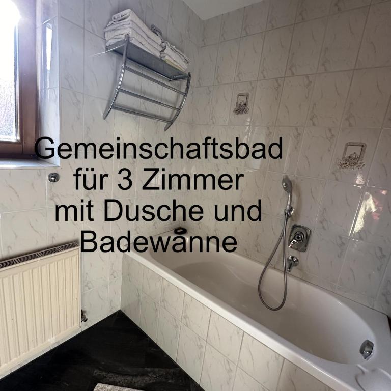 Villa Racing - Privatzimmer in Spielberg - Chambre Triple avec Balcon - 5