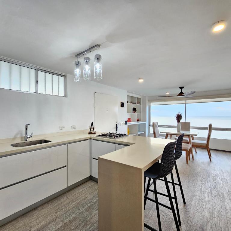 La mejor vista de la ciudad con salida a la playa! - Apartamento de 2 dormitorios con vistas - 7
