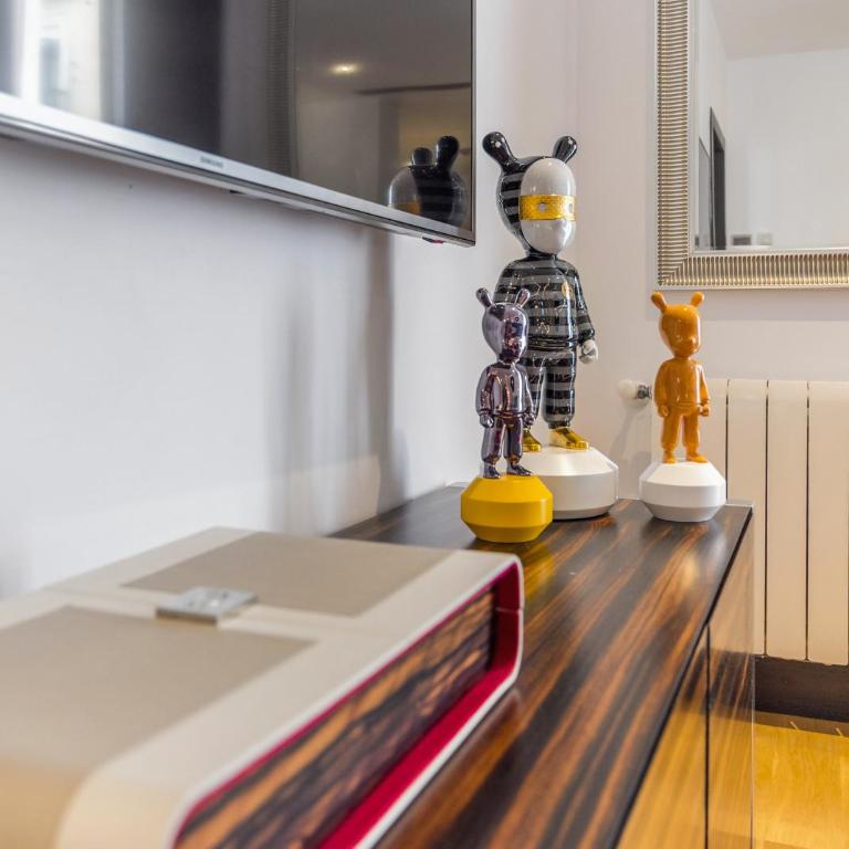 Gran Via by SkyKey - Two-Bedroom Apartment - 12