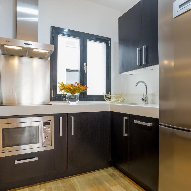 Gran Via by SkyKey - Two-Bedroom Apartment - 37