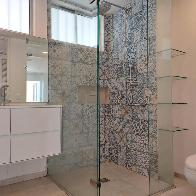 La mejor vista de la ciudad con salida a la playa! - Apartamento de 2 dormitorios con vistas - 13