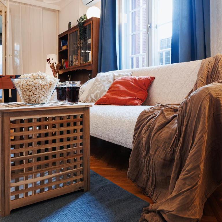 Sweet Nest 100m2 with Terrace Old Town Renovated - Three-Bedroom Apartment with Balcony - 20