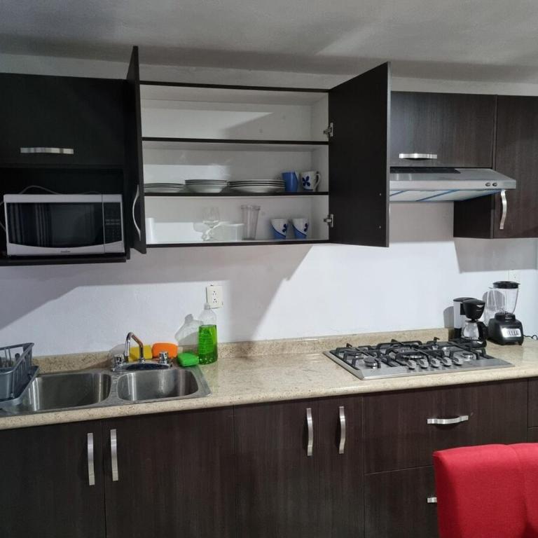 Ideal Holiday Home for Central Families - Three-Bedroom Apartment - 11