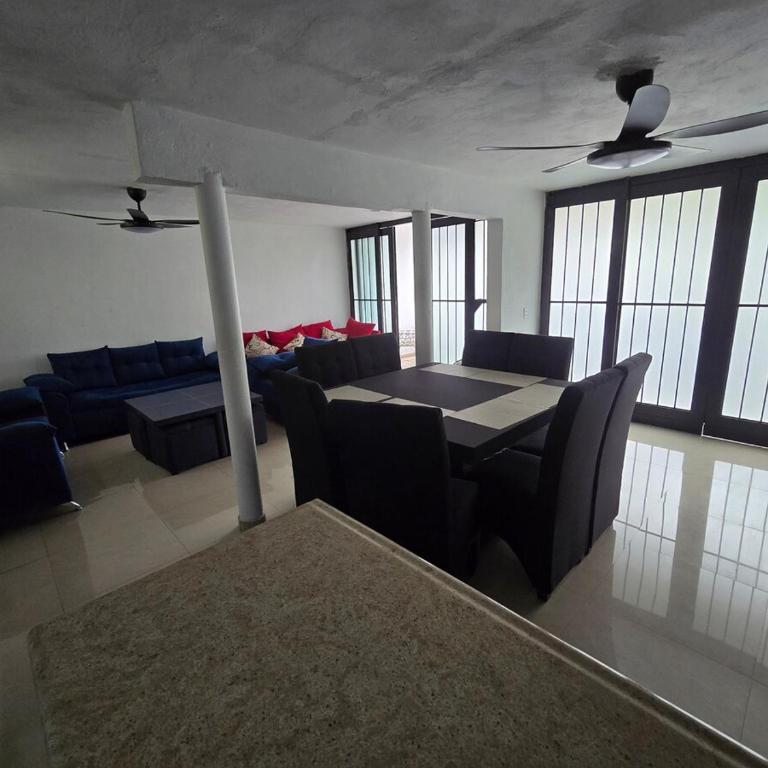 Ideal Holiday Home for Central Families - Three-Bedroom Apartment - 13