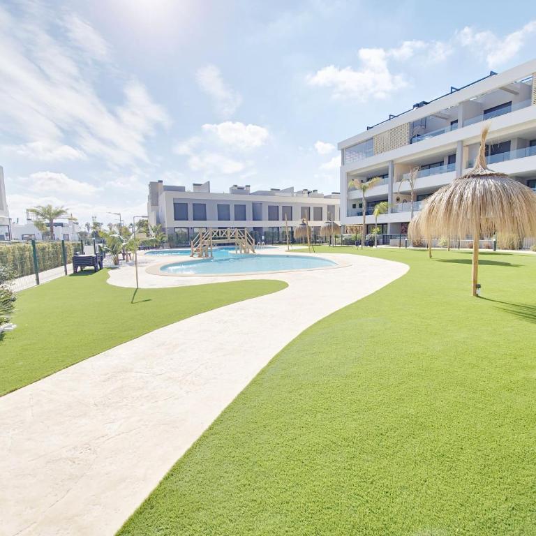 Penthouse with Solarium Santa Rosalia Lake & Life Resort, Los Alcazares 38 - Apartamento Premium de 3 dormitorios con balcón - 98