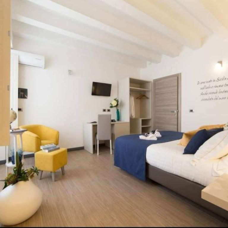 Palazzo Sisto Exclusive Rooms - Double Room with Balcony - 8