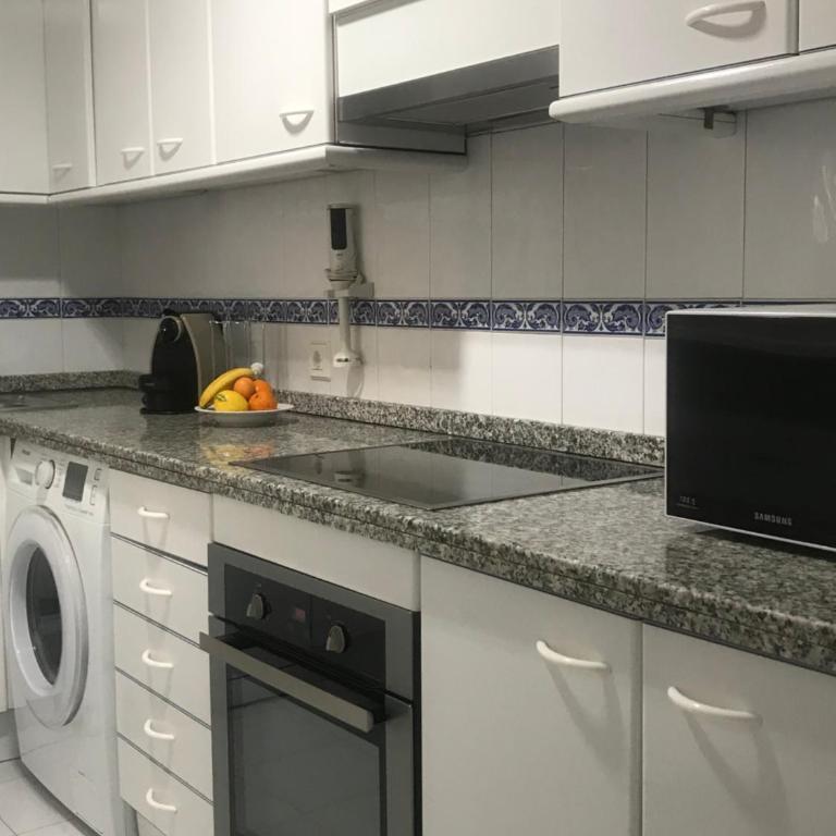Fantástico Apartamento con Vista al Mar - Three-Bedroom Apartment - 4