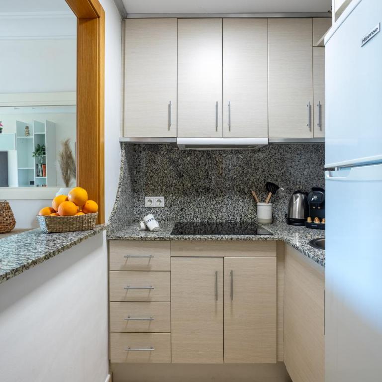 Piso con piscina y vistas al mar - Apartamento de 1 dormitorio - 9