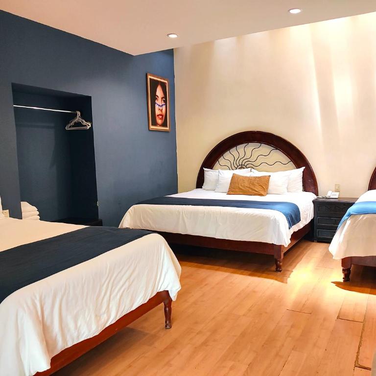 Hotel Jardines del Centro - Superior Triple Room - 2