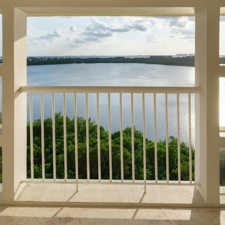 The Westin Cancun Resort & Spa - Habitación Doble Deluxe con balcón y vistas a la laguna - 2 camas dobles - 3