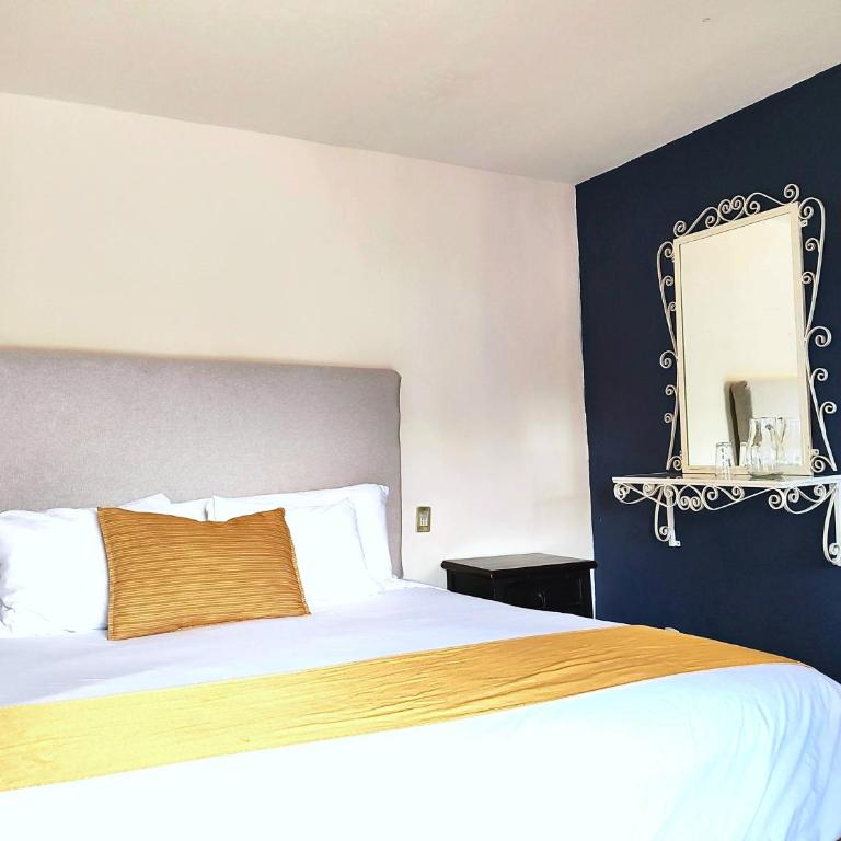 Hotel Jardines del Centro - Standard King Room - 2