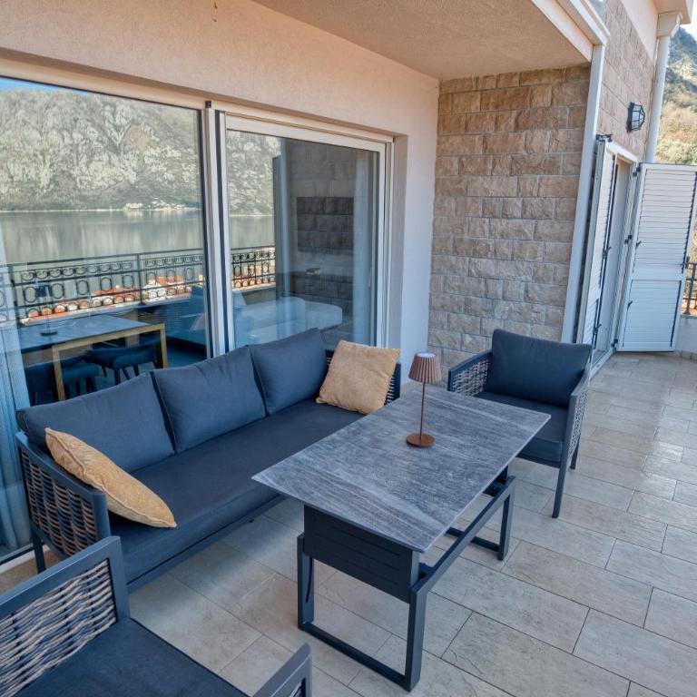Luxury Design 2-Bedroom apartment by MN Property - Two-Bedroom Apartment with Balcony and Sea View - 3
