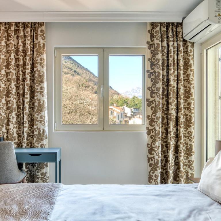 Luxury Design 2-Bedroom apartment by MN Property - Two-Bedroom Apartment with Balcony and Sea View - 7