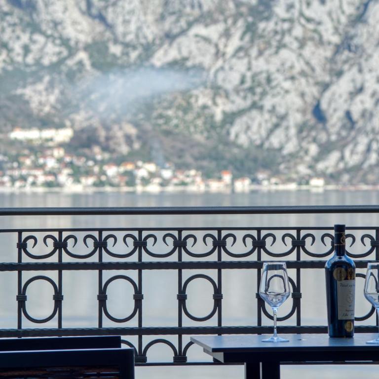 Luxury Design 2-Bedroom apartment by MN Property - Apartman sa 2 Spavaće Sobe, Balkonom i Pogledom na More - 11