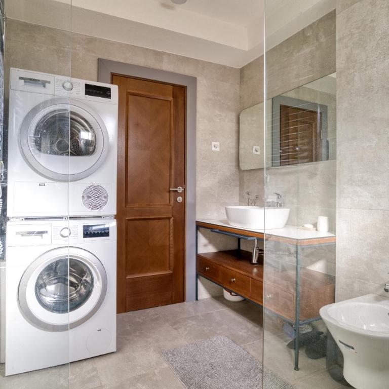 Luxury Design 2-Bedroom apartment by MN Property - Two-Bedroom Apartment with Balcony and Sea View - 15