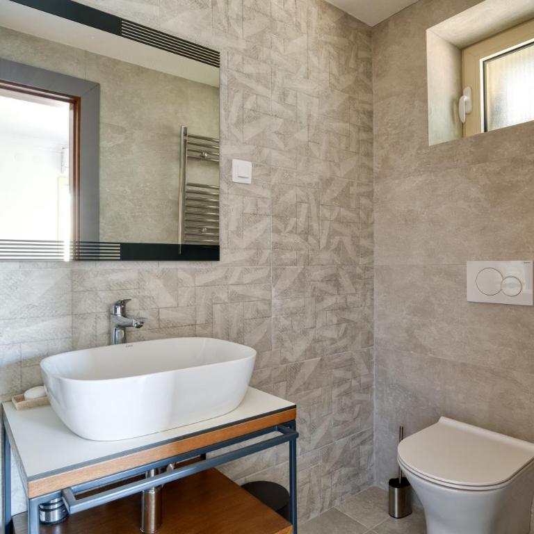 Luxury Design 2-Bedroom apartment by MN Property - Two-Bedroom Apartment with Balcony and Sea View - 21