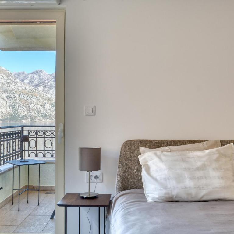 Luxury Design 2-Bedroom apartment by MN Property - Two-Bedroom Apartment with Balcony and Sea View - 25