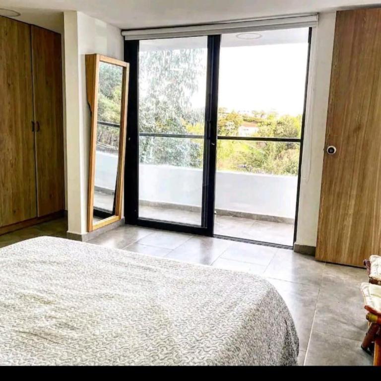 Villa cerca al aeropuerto - Casa de 5 dormitorios - 40