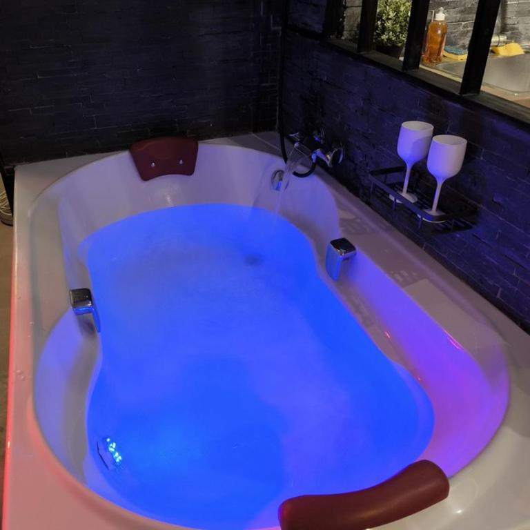 Love-room Discret 40 m2 Bormes les mimosas village avec Terrasse - Apartamento de 1 dormitorio con balcón y vistas al mar - 24