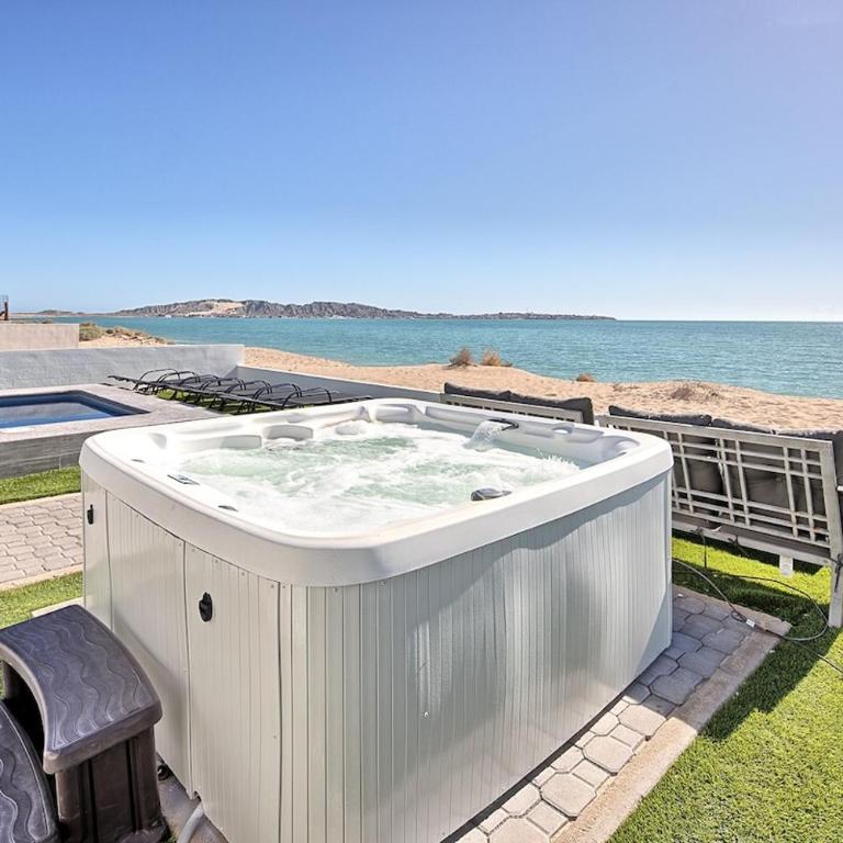 Sunset Beach House Ocean Front Hot Tub & Pool - Casa de 5 dormitorios - 85