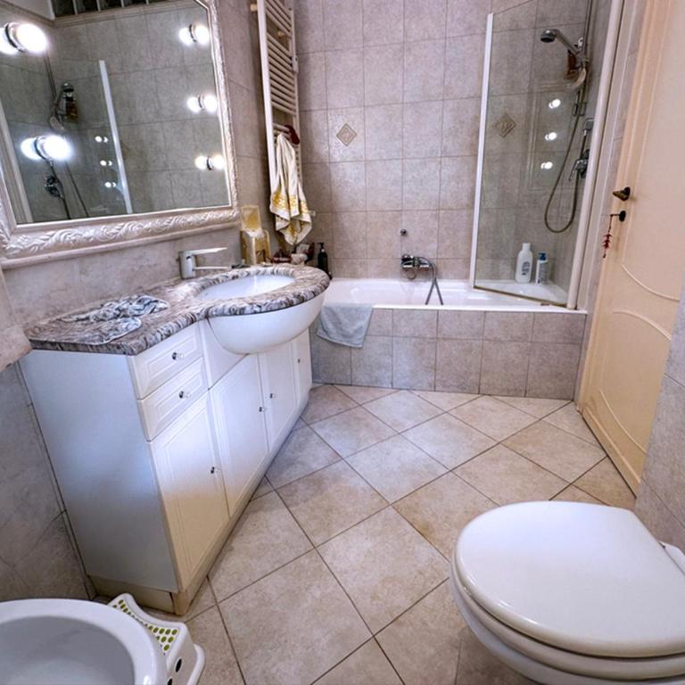 Luxury Home Museum - Roma - RAI - Stadio Olimpico - Vaticano - Musei Vaticani - Centro - Clodio - Camera Matrimoniale con Bagno Privato - 8