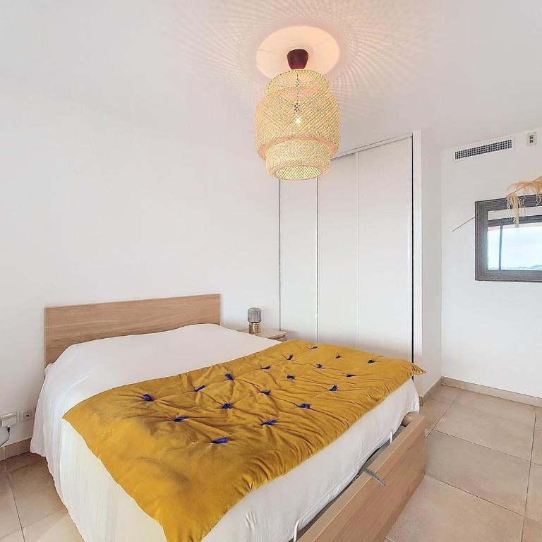 Appart, vue mer exceptionnelle à sanary, à pied 10mn criques et plage - Appartamento con 1 Camera da Letto, Balcone e Vista Mare - 10