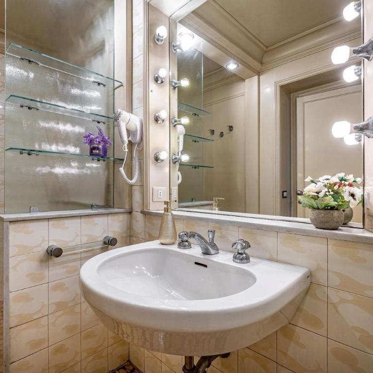 Florence Ventuno B&B - Suite Familiare con Balcone - 8