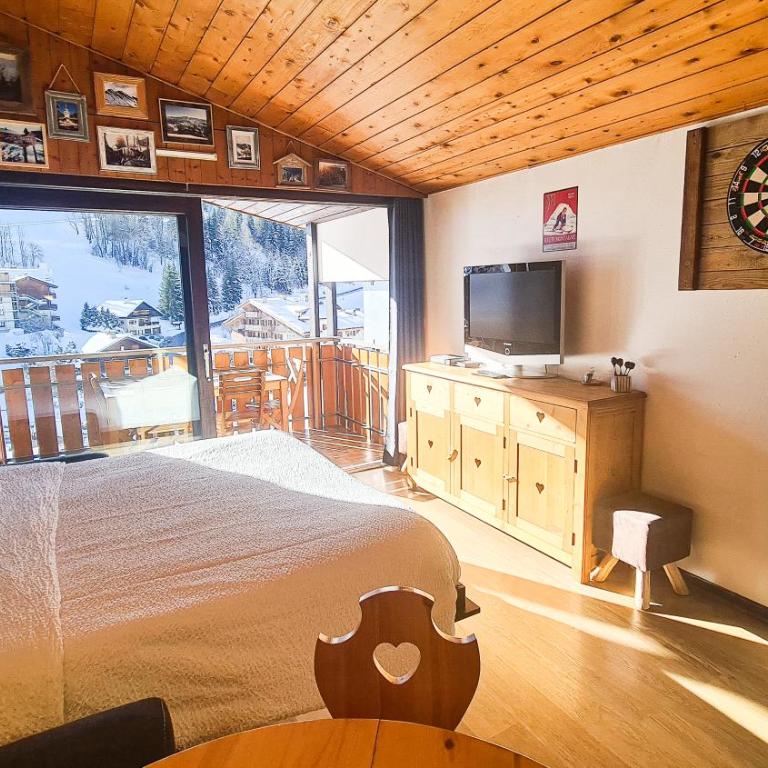 Studio les Granges - Vue montage et village, Centre la Clusaz - AravisTour - Estudio - 5