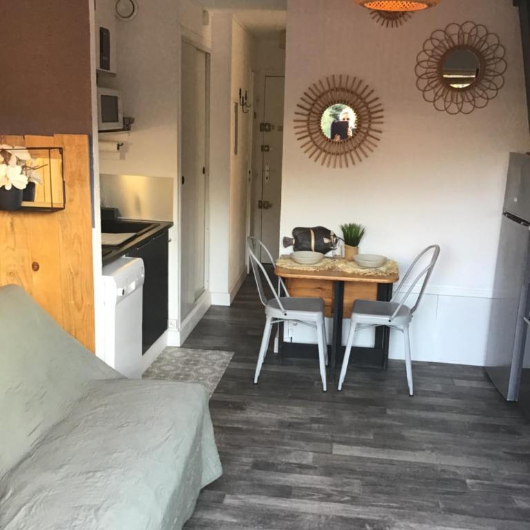 Charmant studio cabine avec piscine - Apartment mit 2 Schlafzimmern - 1