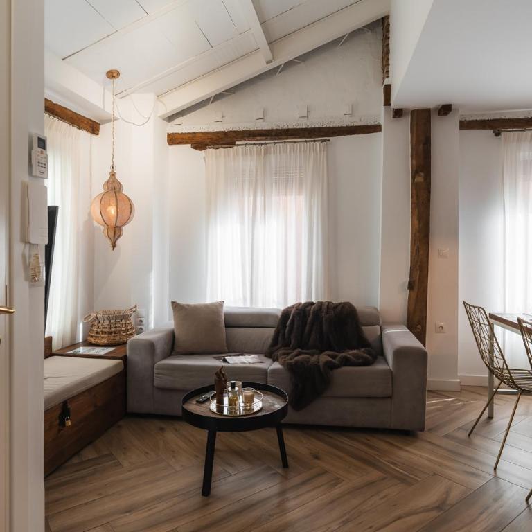 tuGuest Santa Paula Apartments - Duplex Apartment - 25