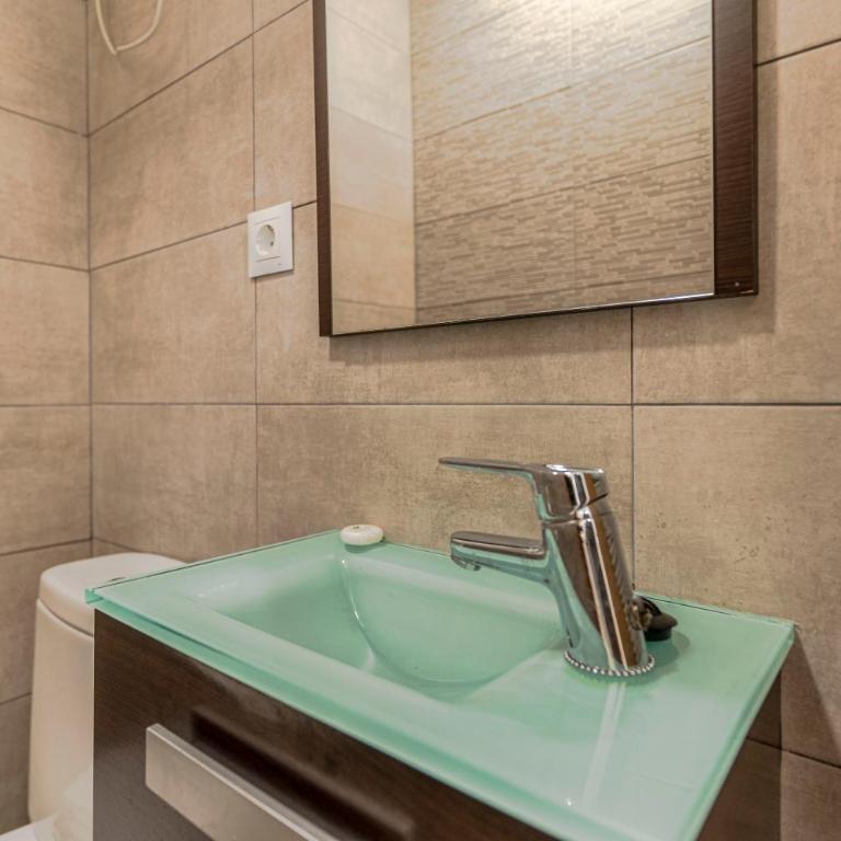 Albalh Apartamentos - La Casita de la Plaza en Albaicín Granada con Terraza Privada y Vistas Espectaculares - Two-Bedroom House - 12